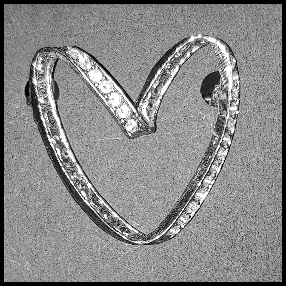 Vintage Rhinestone Heart Brooch - Picture 3 of 4